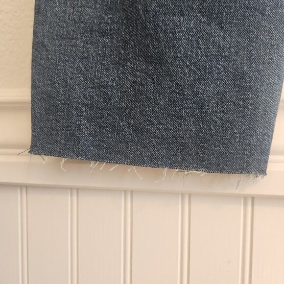 Universal Thread Women's Size 16 Short‎ 80s Slim Frayed bottom Jeans NWT - Picture 8 of 8